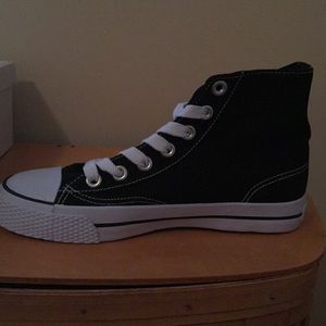 BRAND NEW AIRWALK Highs Size 6 1/2 in Women’s